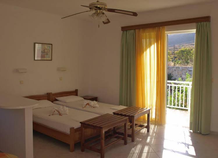 Eristos Beach Hotel Megalon Chorion  Екстер'єр фото